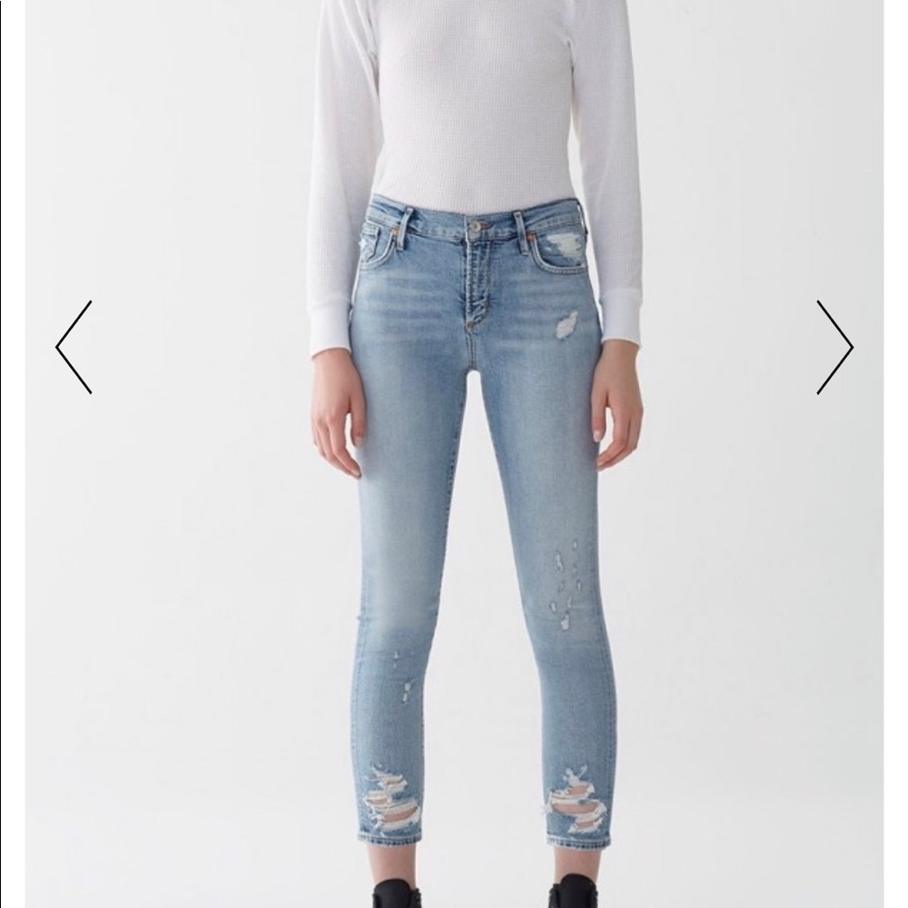 Agolde skinny crop jean with distressing!